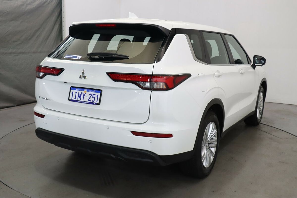 2023 Mitsubishi Outlander ES ZM