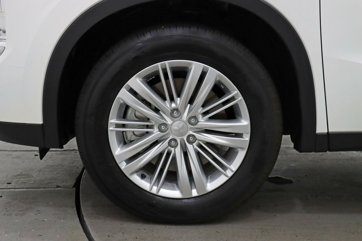 2023 Mitsubishi Outlander ES ZM