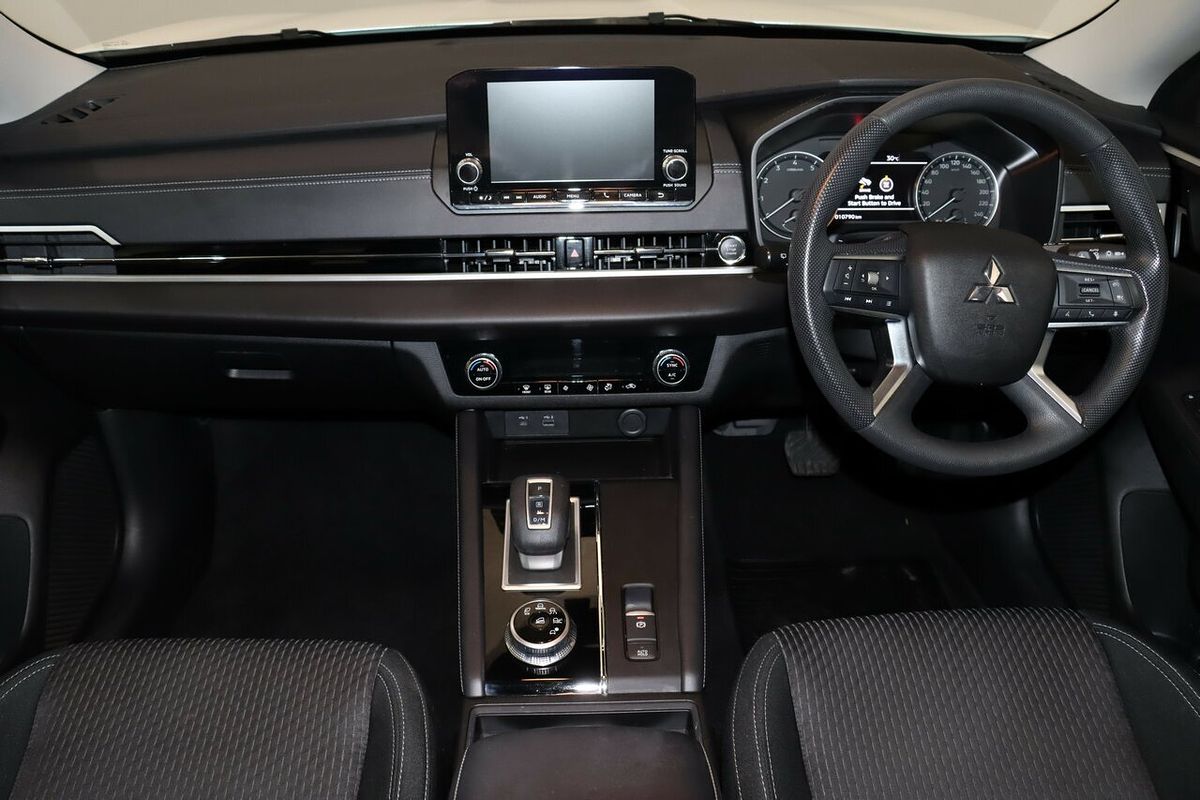 2023 Mitsubishi Outlander ES ZM