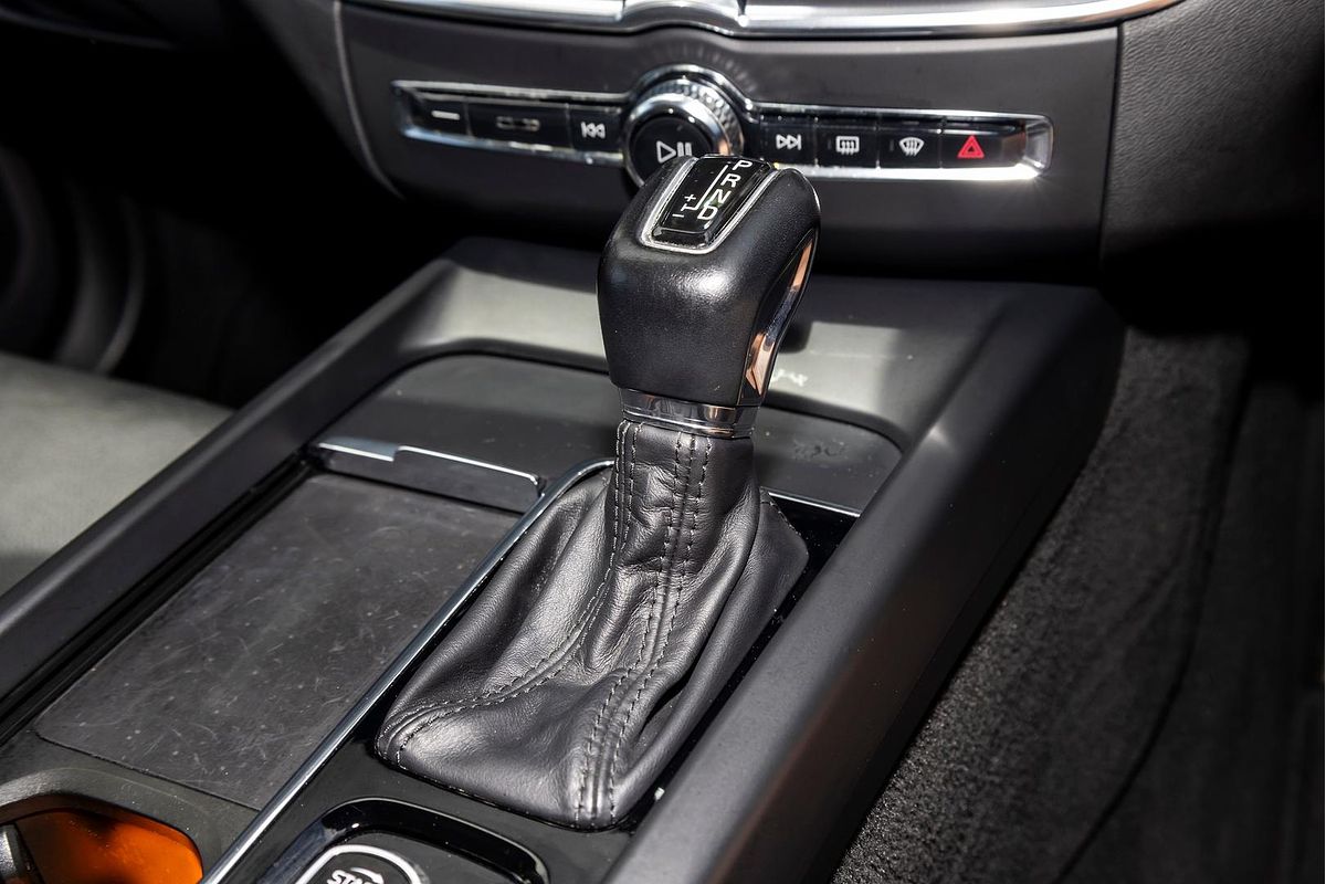 2021 Volvo XC60 T5 Momentum