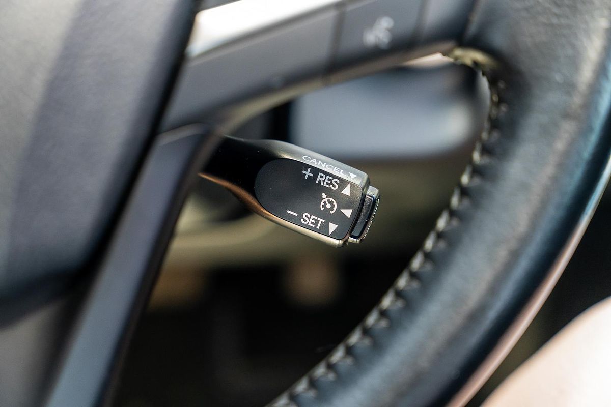2017 Toyota Camry Atara S AVV50R