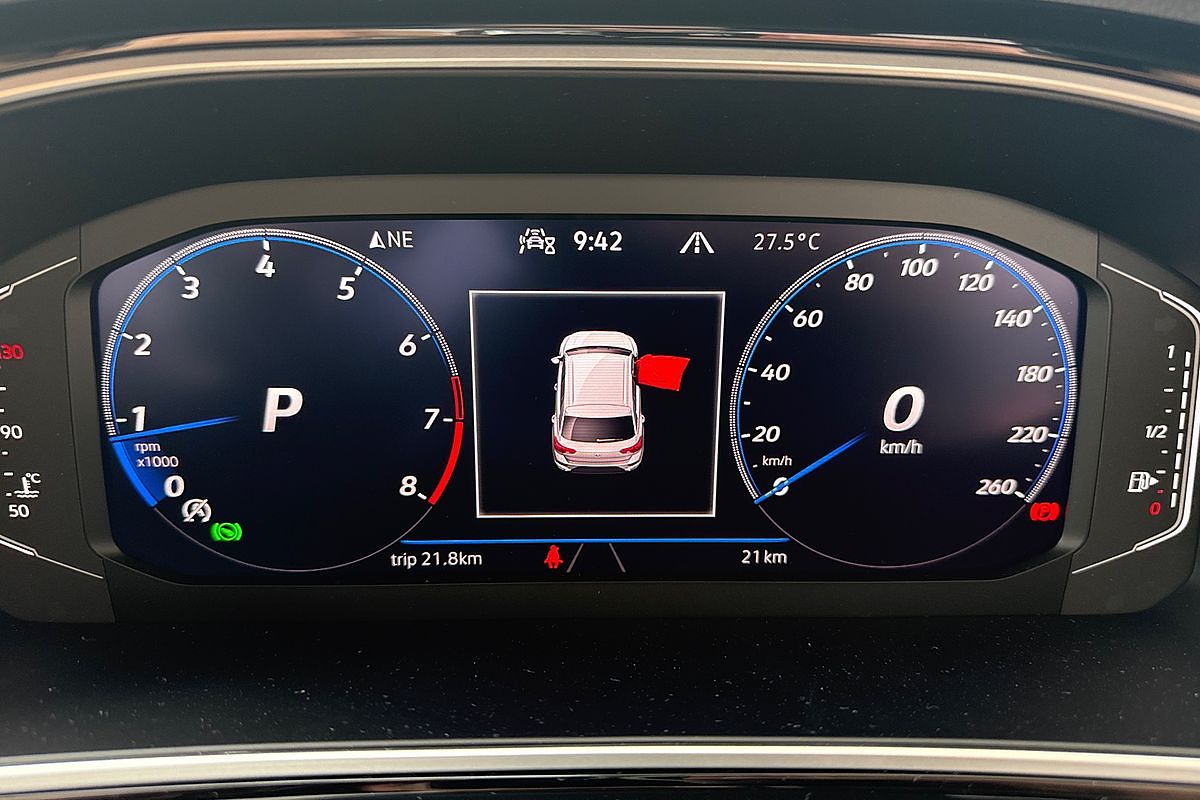 2024 Volkswagen T-Roc 140TSI R-Line D11