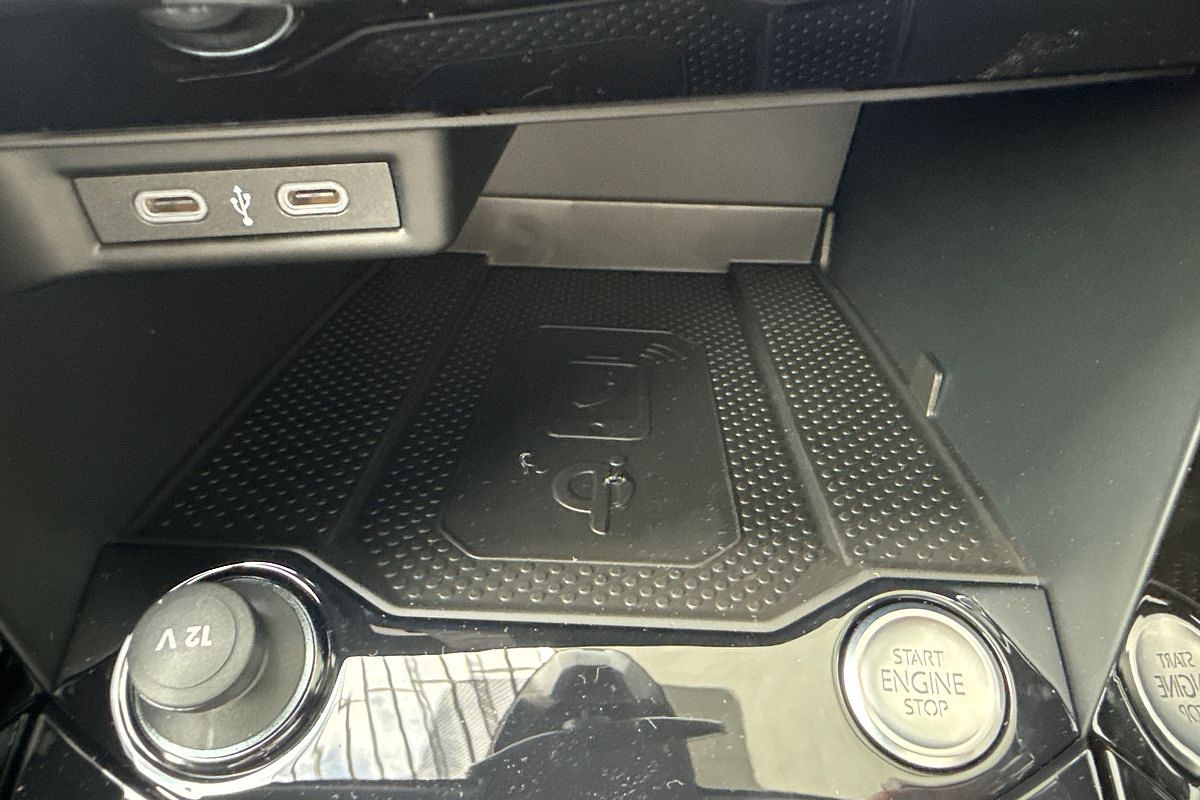 2024 Volkswagen T-Roc 140TSI R-Line D11