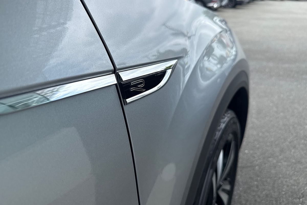 2024 Volkswagen T-Roc 140TSI R-Line D11
