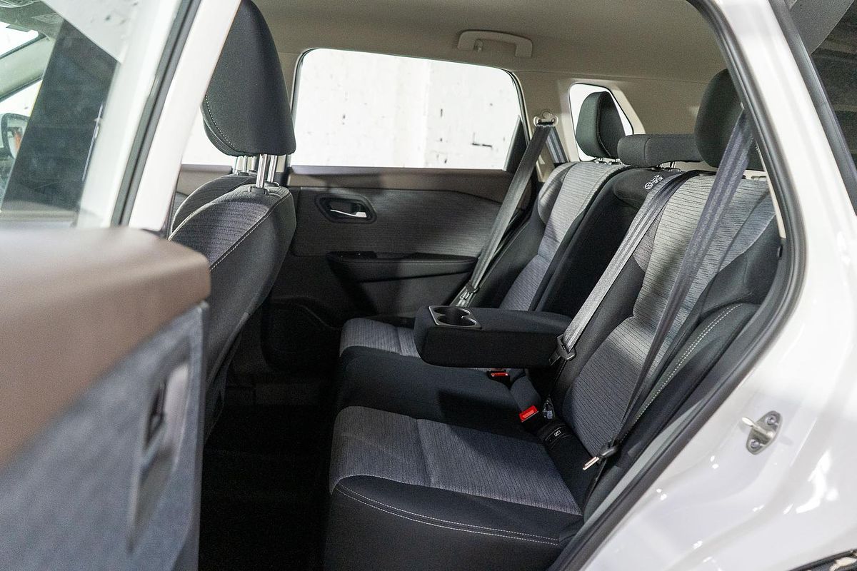 2024 Nissan X-TRAIL ST T33