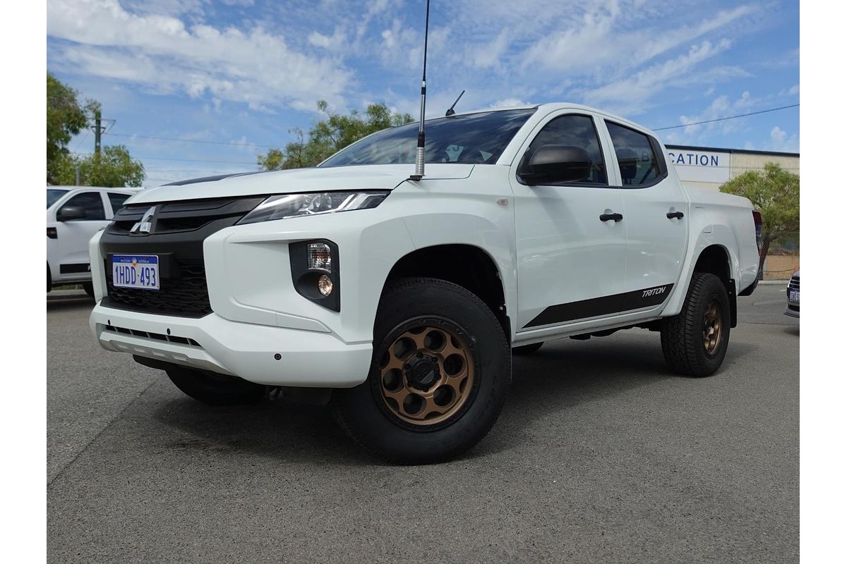 2020 Mitsubishi Triton GLX ADAS MR 4X4