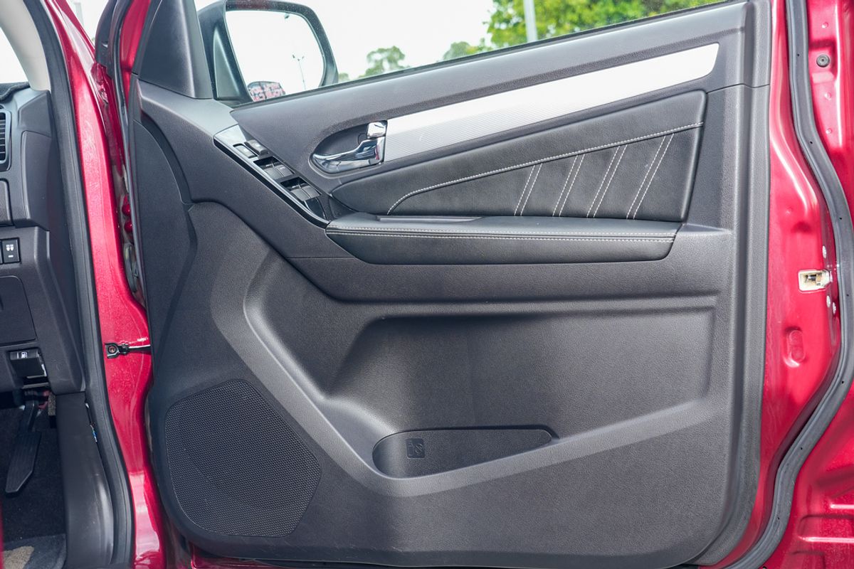 2018 Isuzu MU-X LS-T