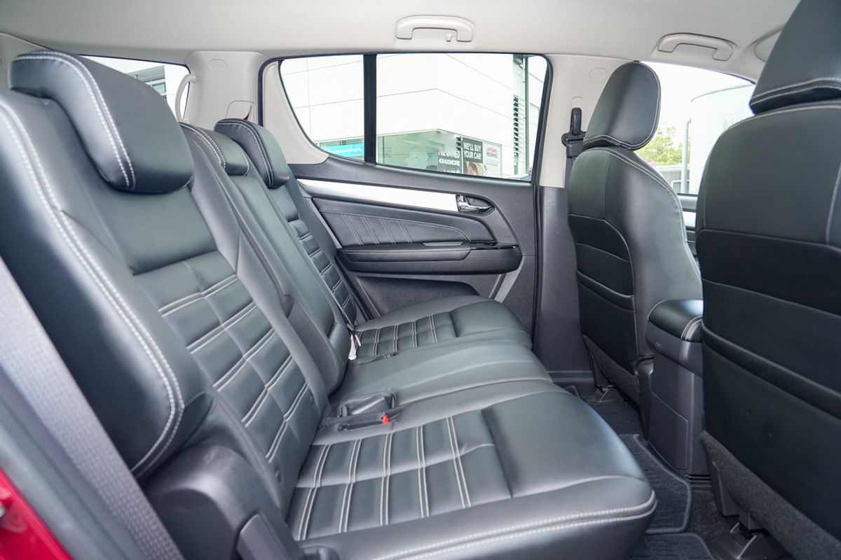 2018 Isuzu MU-X LS-T