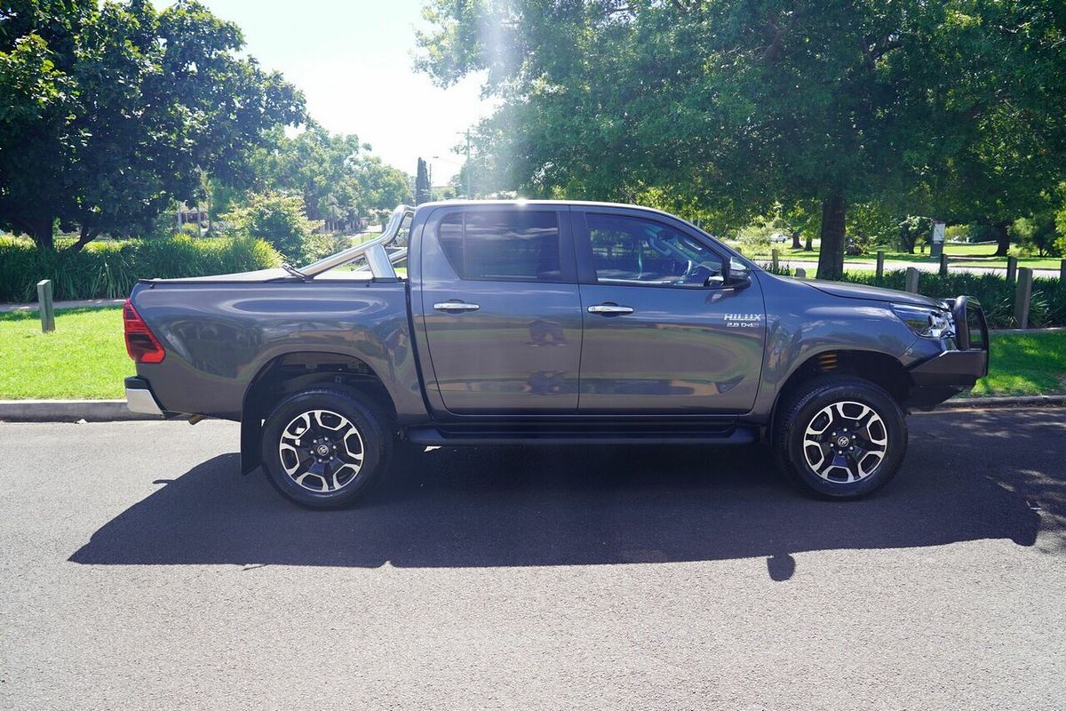 2020 Toyota Hilux SR5 (4x4) GUN126R Facelift 4X4