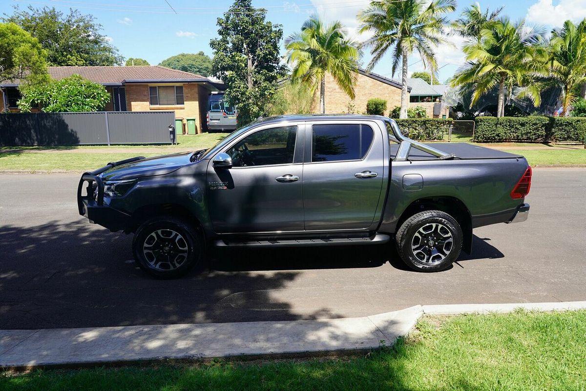 2020 Toyota Hilux SR5 (4x4) GUN126R Facelift 4X4