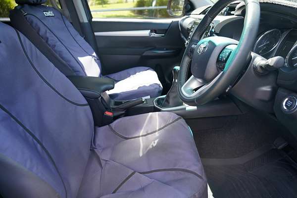 2020 Toyota Hilux SR5 (4x4) GUN126R Facelift 4X4