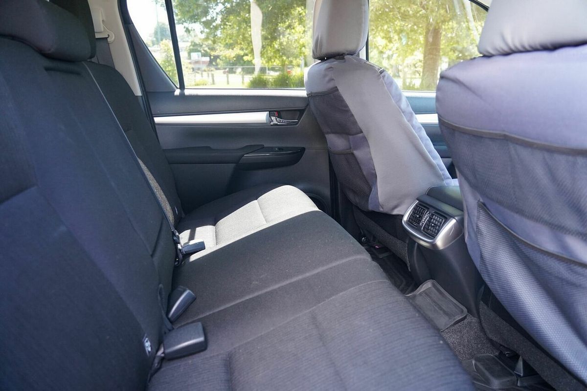 2020 Toyota Hilux SR5 (4x4) GUN126R Facelift 4X4