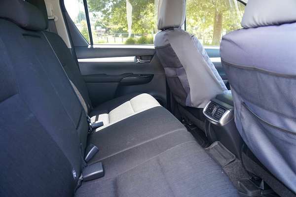 2020 Toyota Hilux SR5 (4x4) GUN126R Facelift 4X4