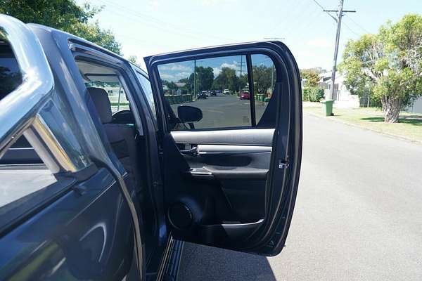 2020 Toyota Hilux SR5 (4x4) GUN126R Facelift 4X4