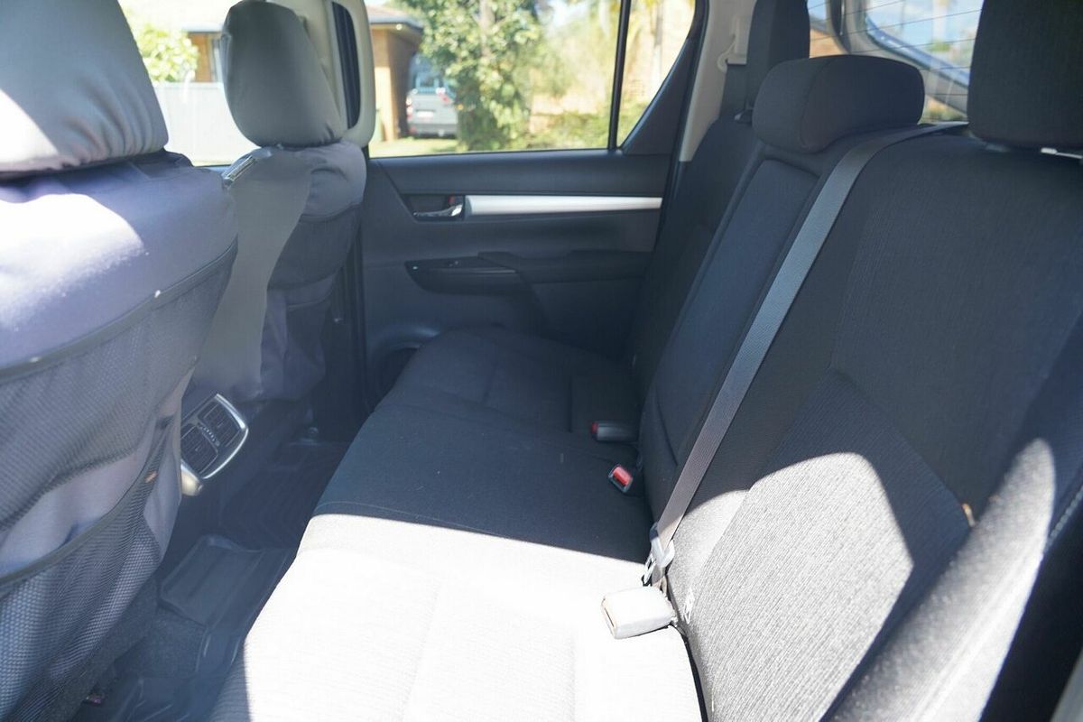 2020 Toyota Hilux SR5 (4x4) GUN126R Facelift 4X4