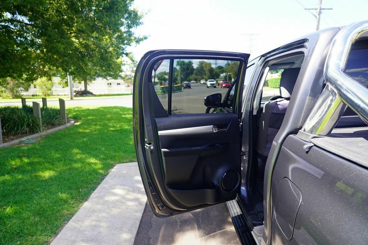 2020 Toyota Hilux SR5 (4x4) GUN126R Facelift 4X4