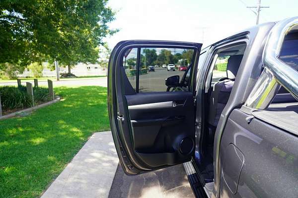 2020 Toyota Hilux SR5 (4x4) GUN126R Facelift 4X4