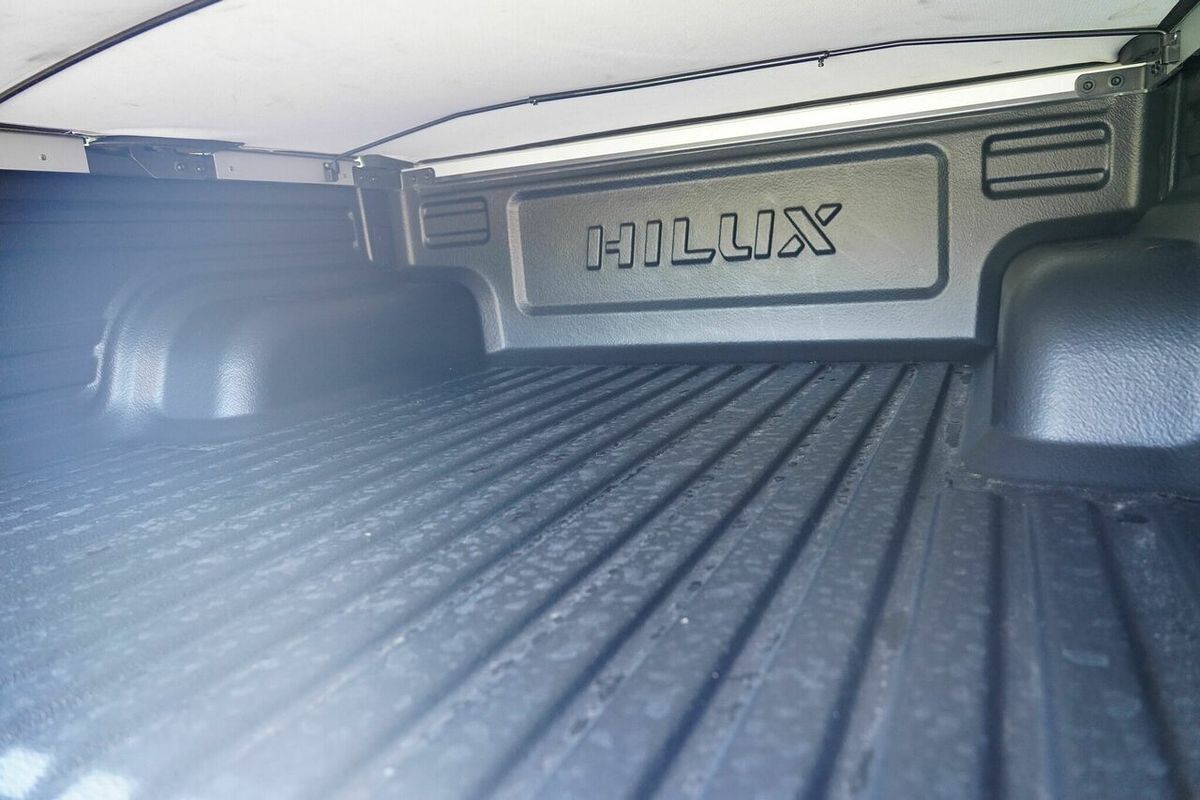 2020 Toyota Hilux SR5 (4x4) GUN126R Facelift 4X4