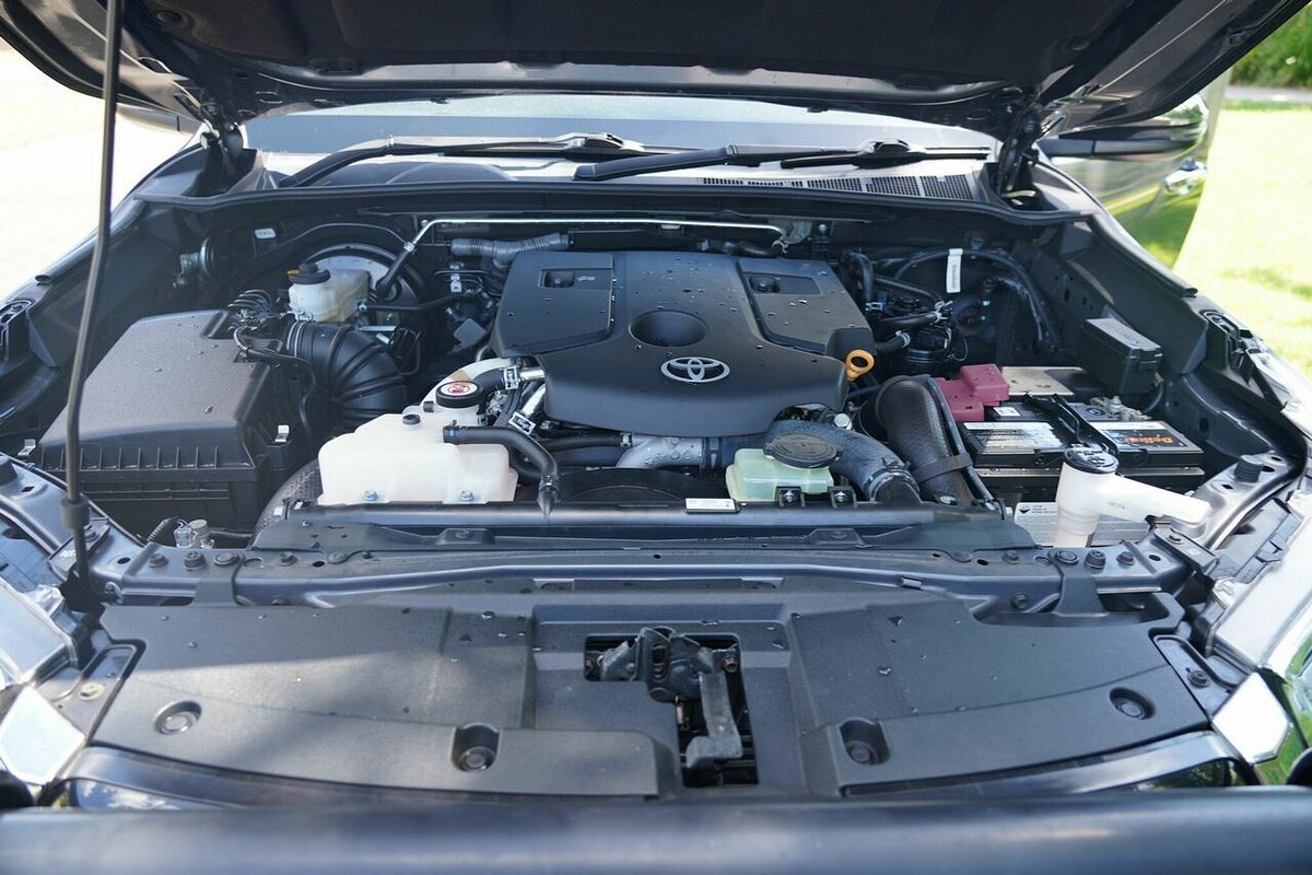 2020 Toyota Hilux SR5 (4x4) GUN126R Facelift 4X4
