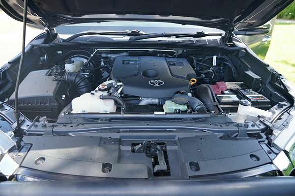 2020 Toyota Hilux SR5 (4x4) GUN126R Facelift 4X4