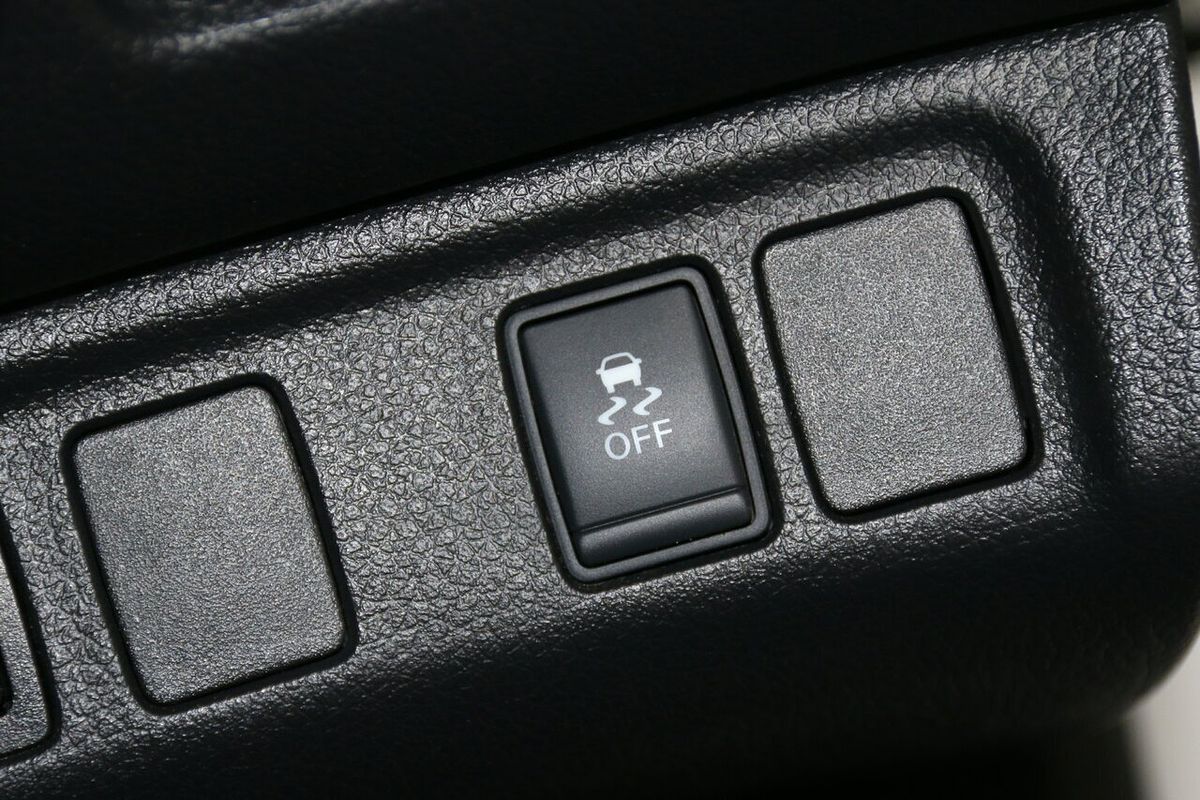 2016 Nissan Navara DX D23 Rear Wheel Drive