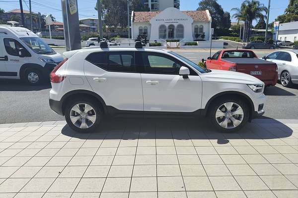 2019 Volvo XC40 T4 Momentum