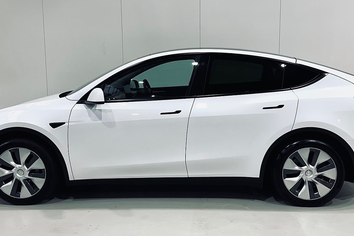 2023 Tesla Model Y Rear-Wheel Drive