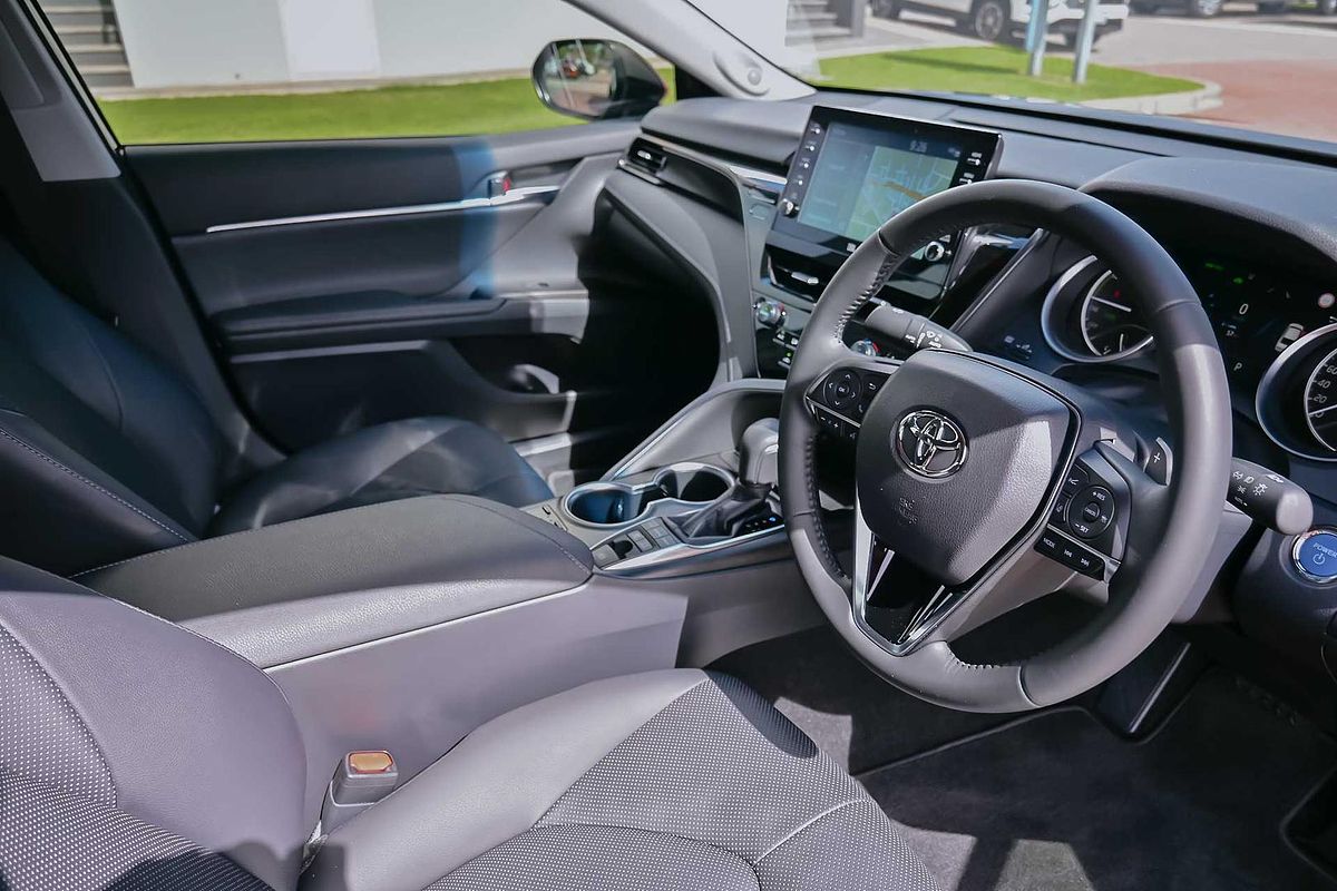 2024 Toyota Camry SL AXVH70R