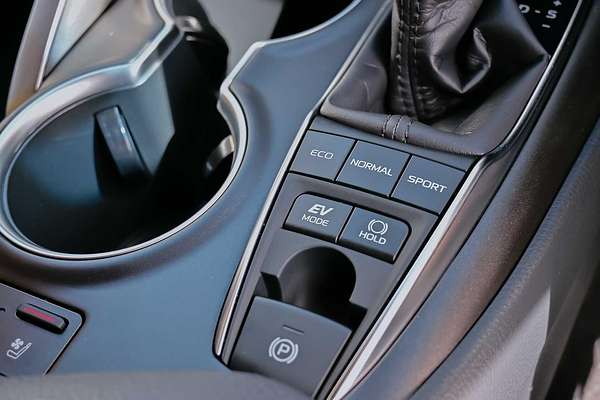 2024 Toyota Camry SL AXVH70R