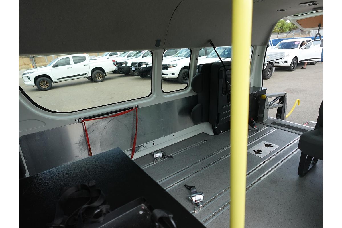2015 Toyota Hiace Commuter KDH223R