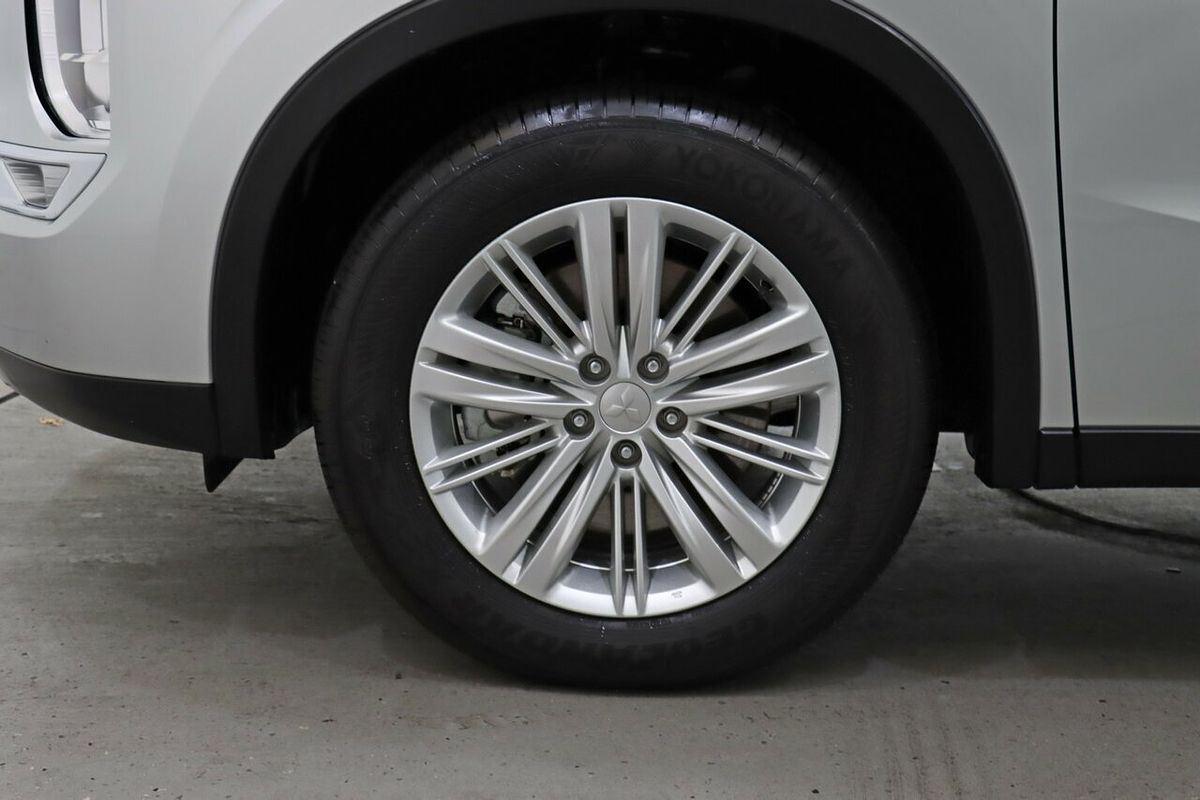 2023 Mitsubishi Outlander LS ZM