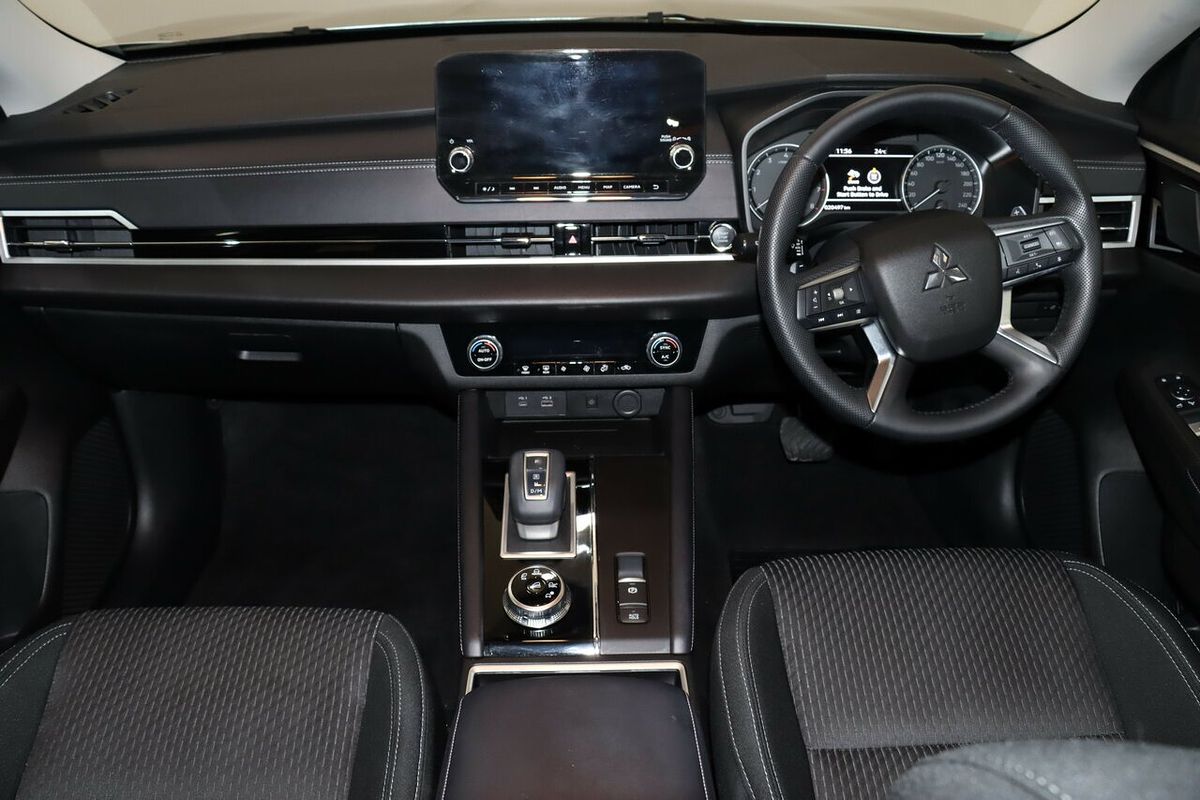 2023 Mitsubishi Outlander LS ZM