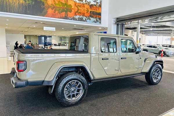 2020 Jeep Gladiator Overland JT All Wheel Drive