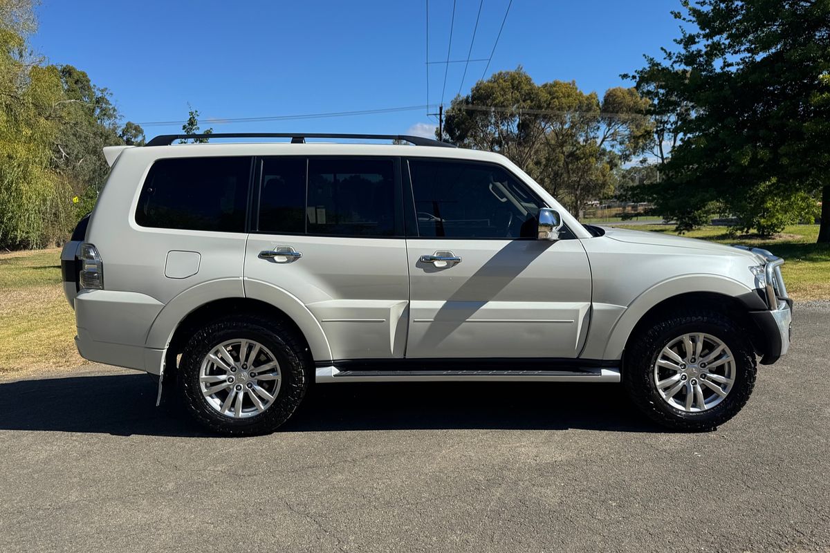 2017 Mitsubishi Pajero GLS NX