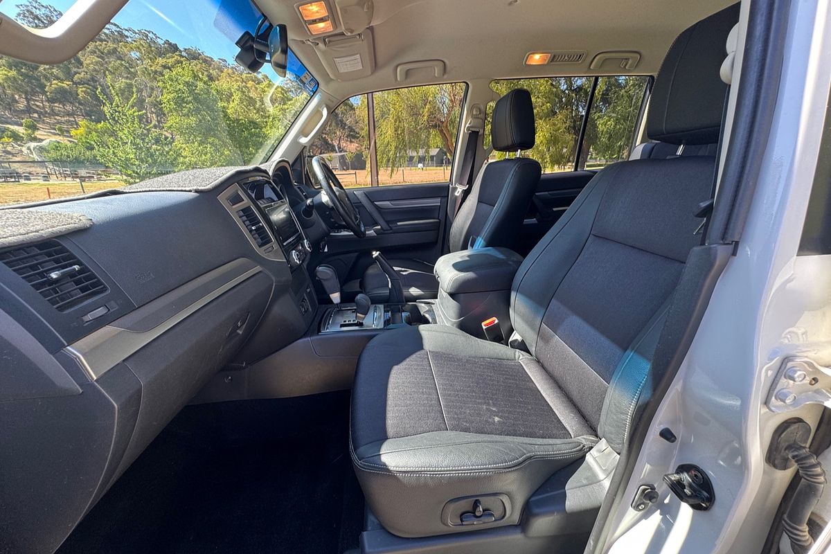 2017 Mitsubishi Pajero GLS NX