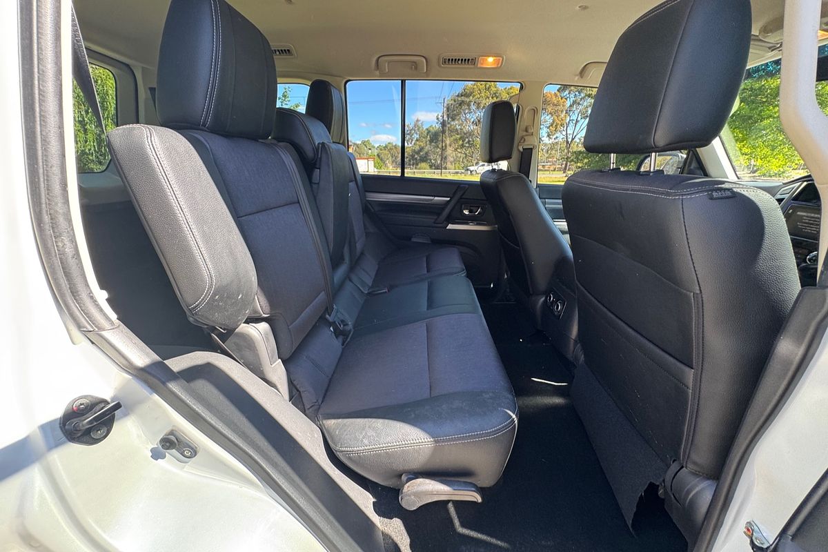2017 Mitsubishi Pajero GLS NX