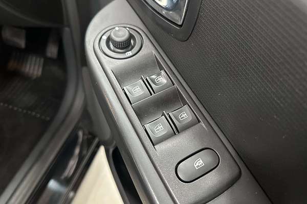 2014 Renault Clio Expression IV B98