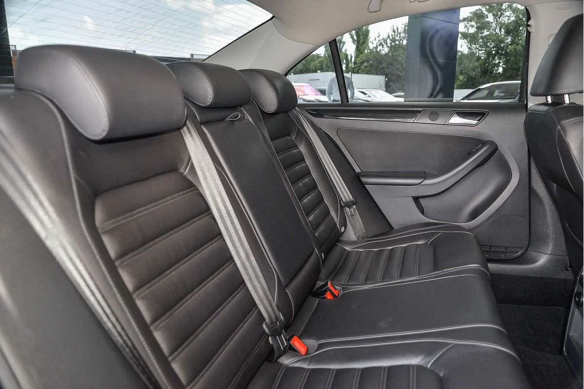 2015 Volkswagen Jetta 155TSI Highline Sport 1B