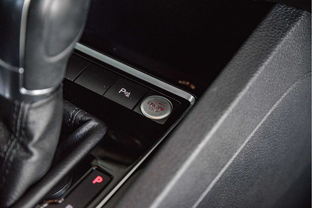 2015 Volkswagen Jetta 155TSI Highline Sport 1B
