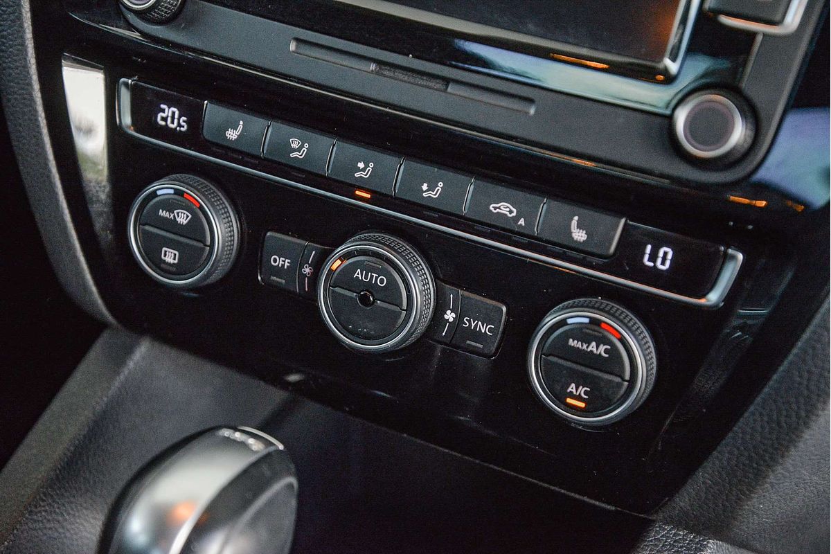 2015 Volkswagen Jetta 155TSI Highline Sport 1B