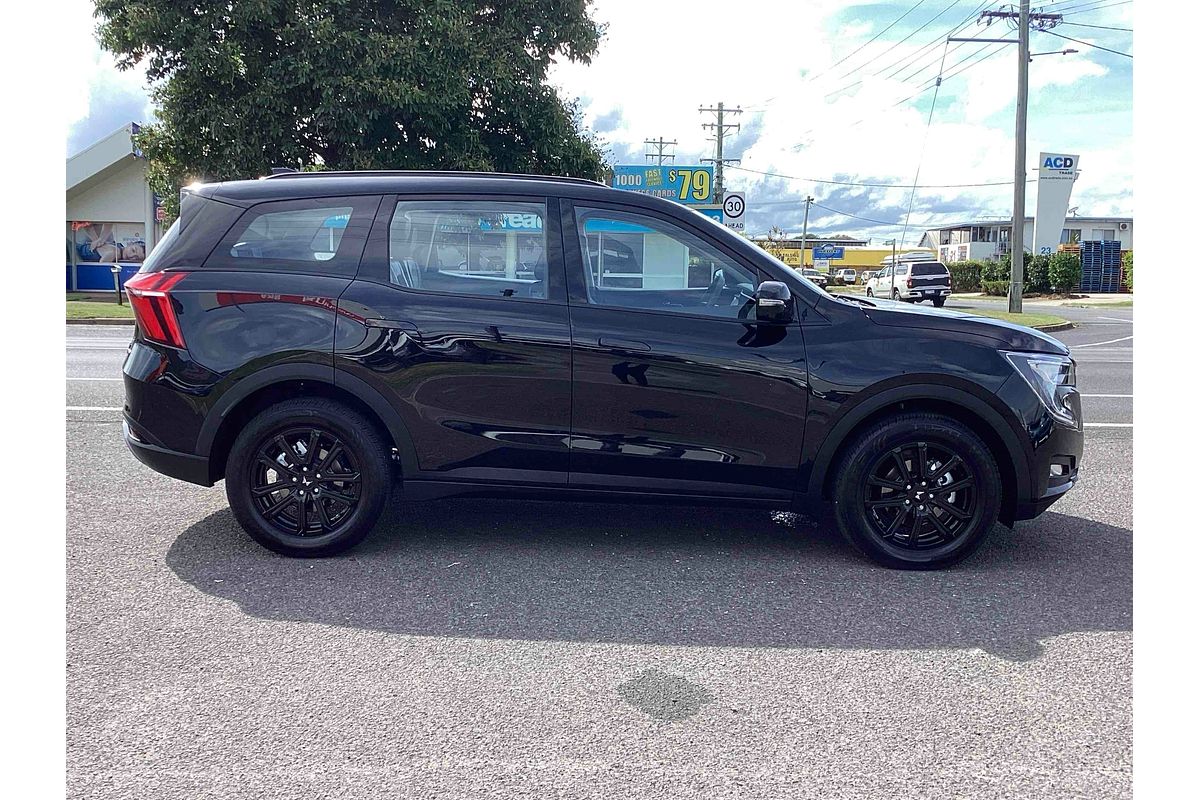 2024 Mahindra XUV700 AX7L