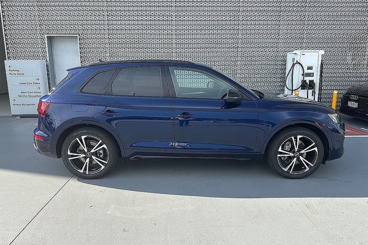 2024 Audi Q5 35 TDI Dynamic Black FY