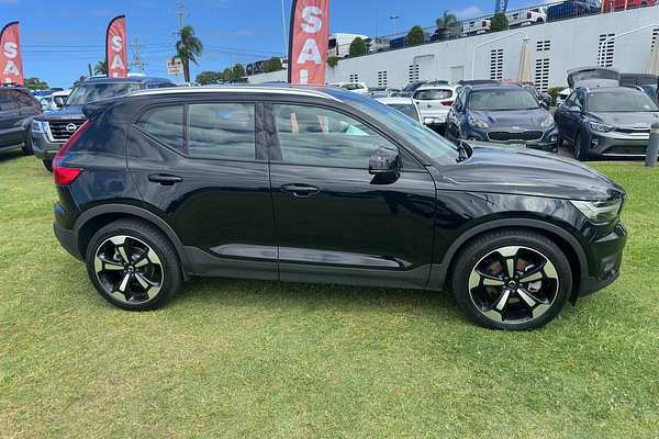 2021 Volvo XC40 T4 Momentum