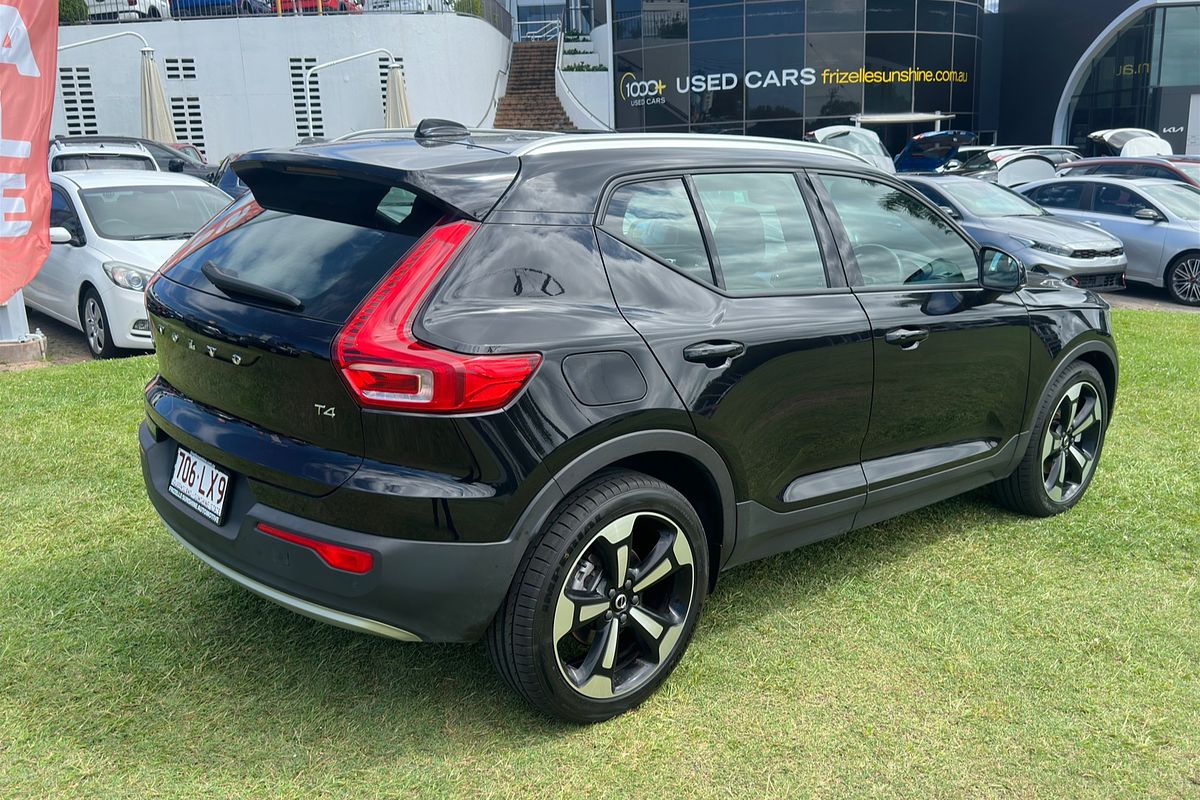 2021 Volvo XC40 T4 Momentum