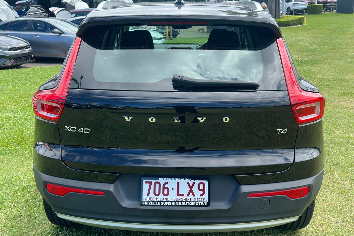 2021 Volvo XC40 T4 Momentum