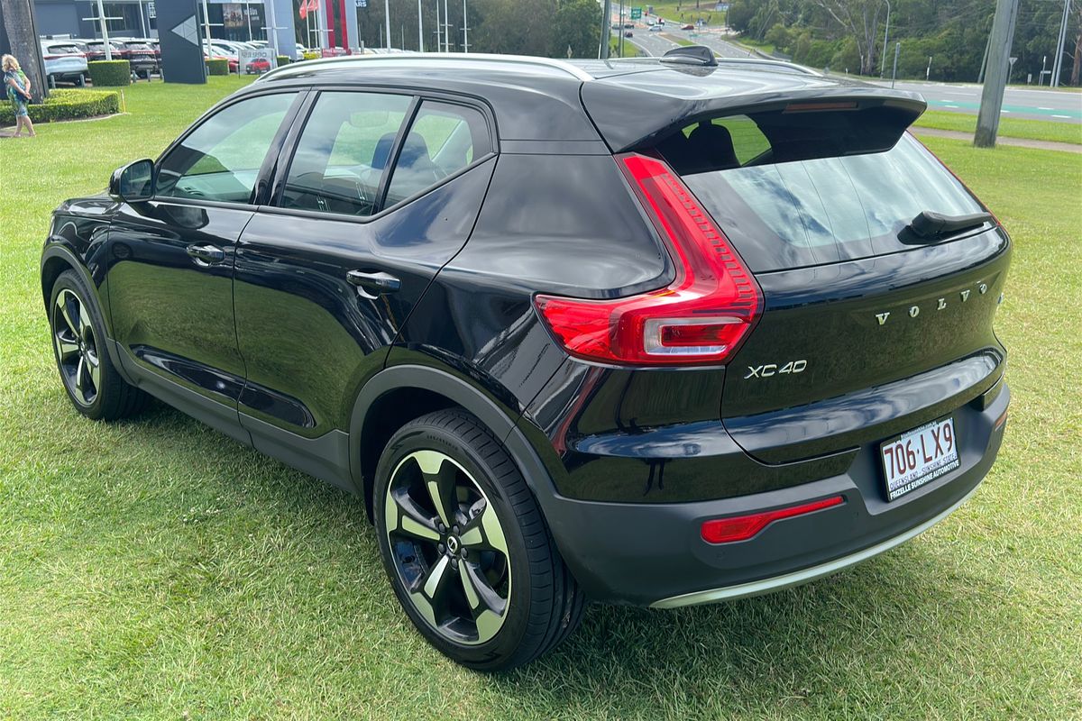 2021 Volvo XC40 T4 Momentum