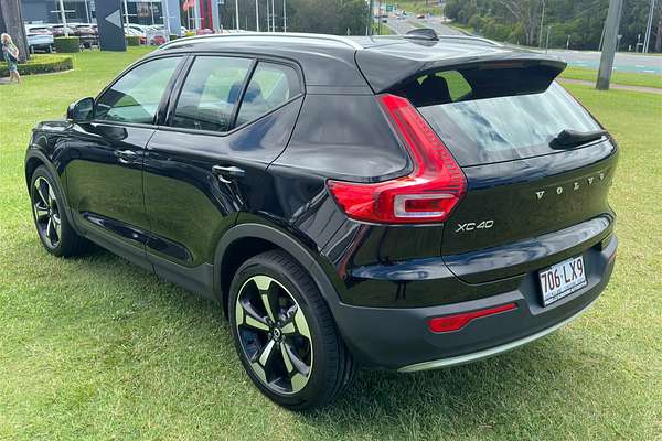 2021 Volvo XC40 T4 Momentum
