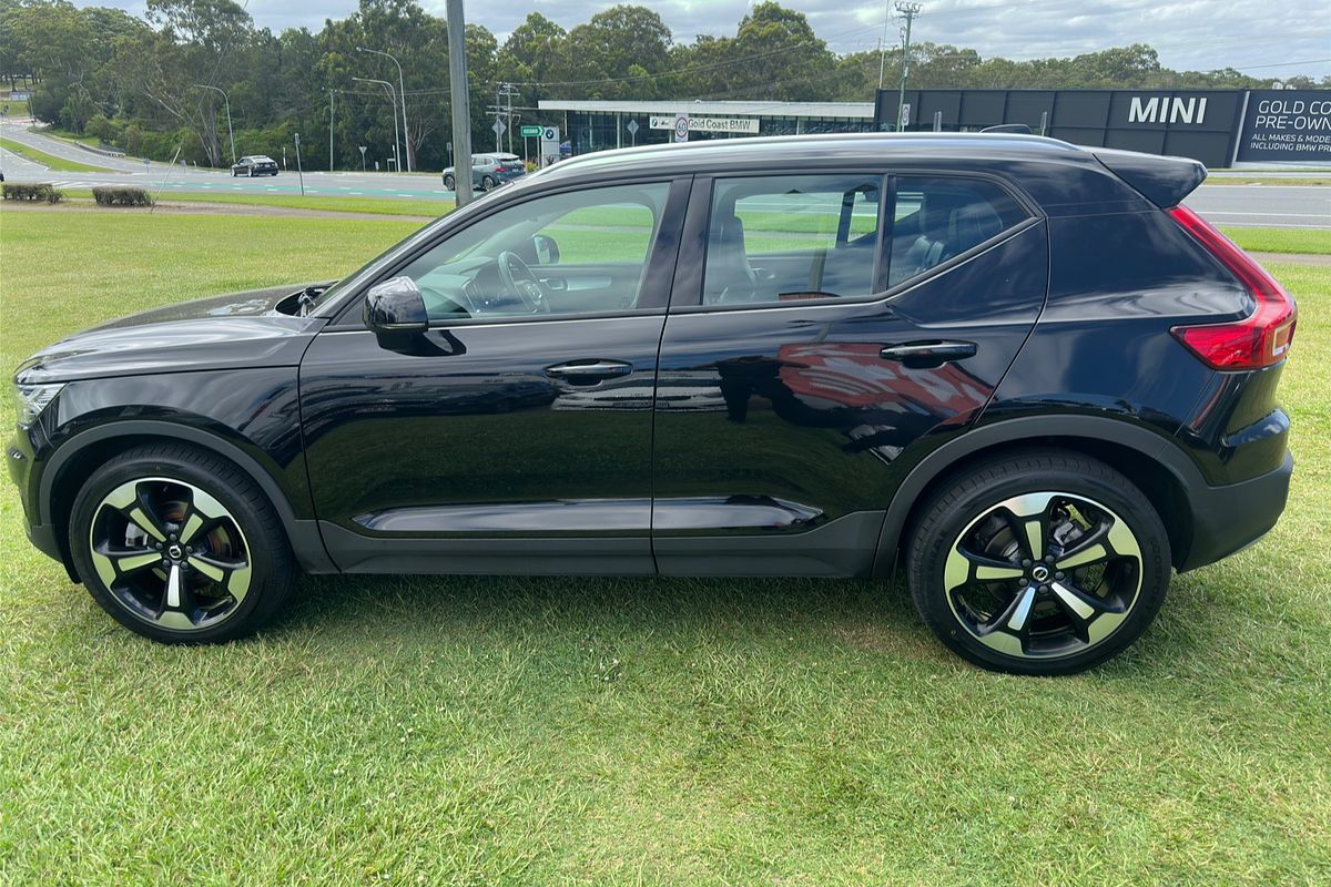 2021 Volvo XC40 T4 Momentum