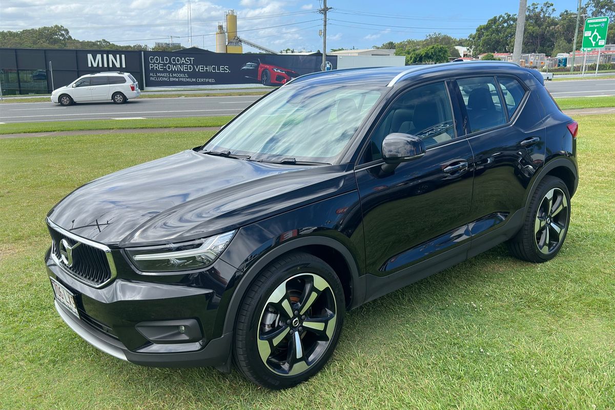 2021 Volvo XC40 T4 Momentum