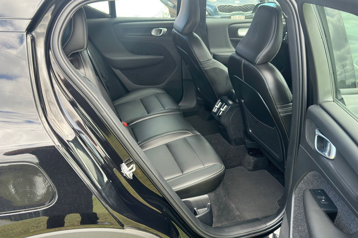 2021 Volvo XC40 T4 Momentum